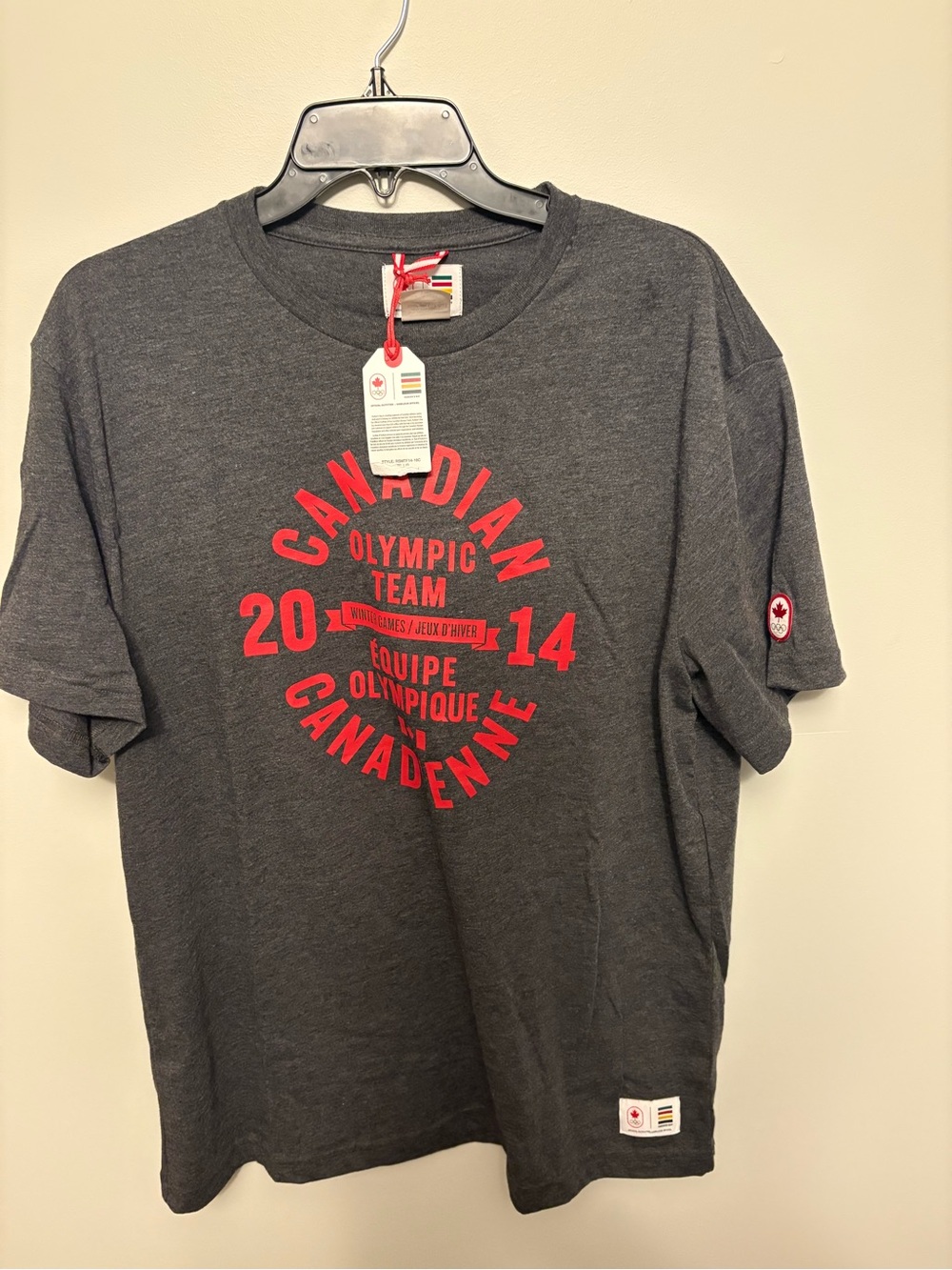 Olympics HBC Stripes 2014 Round Front Graphic Team Canada Men's T Shirt Size L